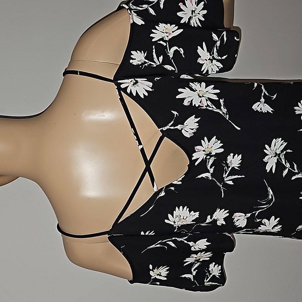 Kaileigh Strappy Back detail cold shoulder Black Floral Poly Blend Size M Top - Picture 10 of 11